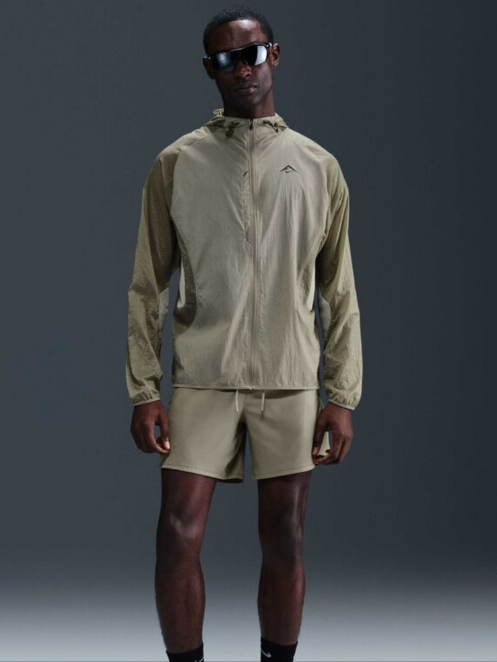 Nike Trail Aireez Lightweight  Running Jacket ~ Light Army FN4002-320 | Men's: L